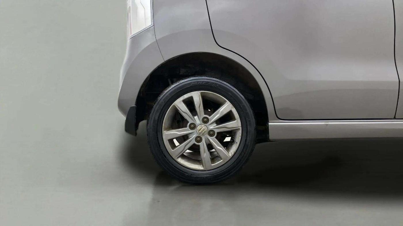2013 Maruti Wagon R Stingray VXI, Petrol, Manual, 69,493 km, Right Rear Wheel