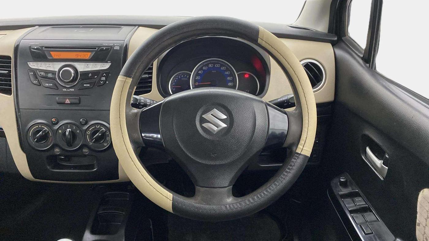 2017 Maruti Wagon R 1.0 VXI, Petrol, Manual, 72,062 km, Steering Wheel Close Up
