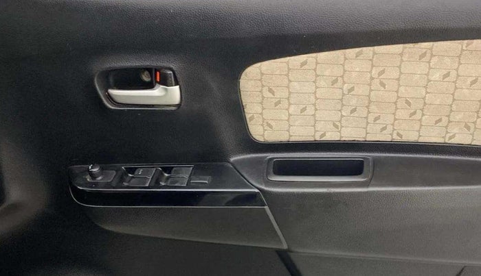 2017 Maruti Wagon R 1.0 VXI, Petrol, Manual, 72,048 km, Driver Side Door Panels Control