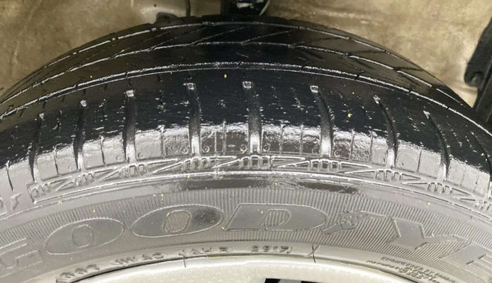 2017 Maruti Wagon R 1.0 VXI, Petrol, Manual, 72,048 km, Right Front Tyre Tread