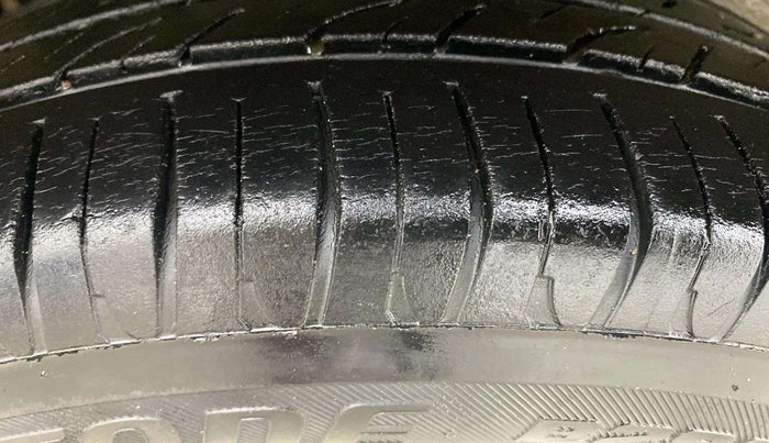2014 Maruti Wagon R 1.0 VXI, Petrol, Manual, 45,725 km, Right Rear Tyre Tread