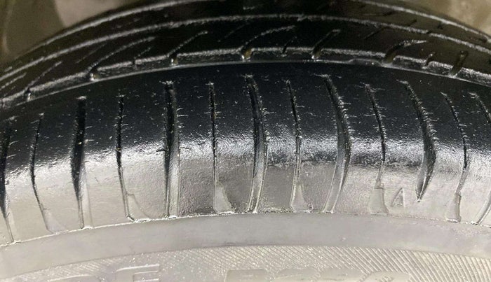 2014 Maruti Wagon R 1.0 VXI, Petrol, Manual, 45,725 km, Right Front Tyre Tread