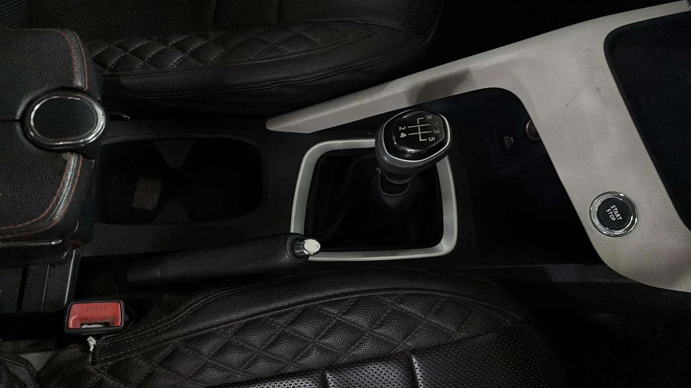 2022 Nissan MAGNITE XV MT, Petrol, Manual, 23,617 km, Gear Lever