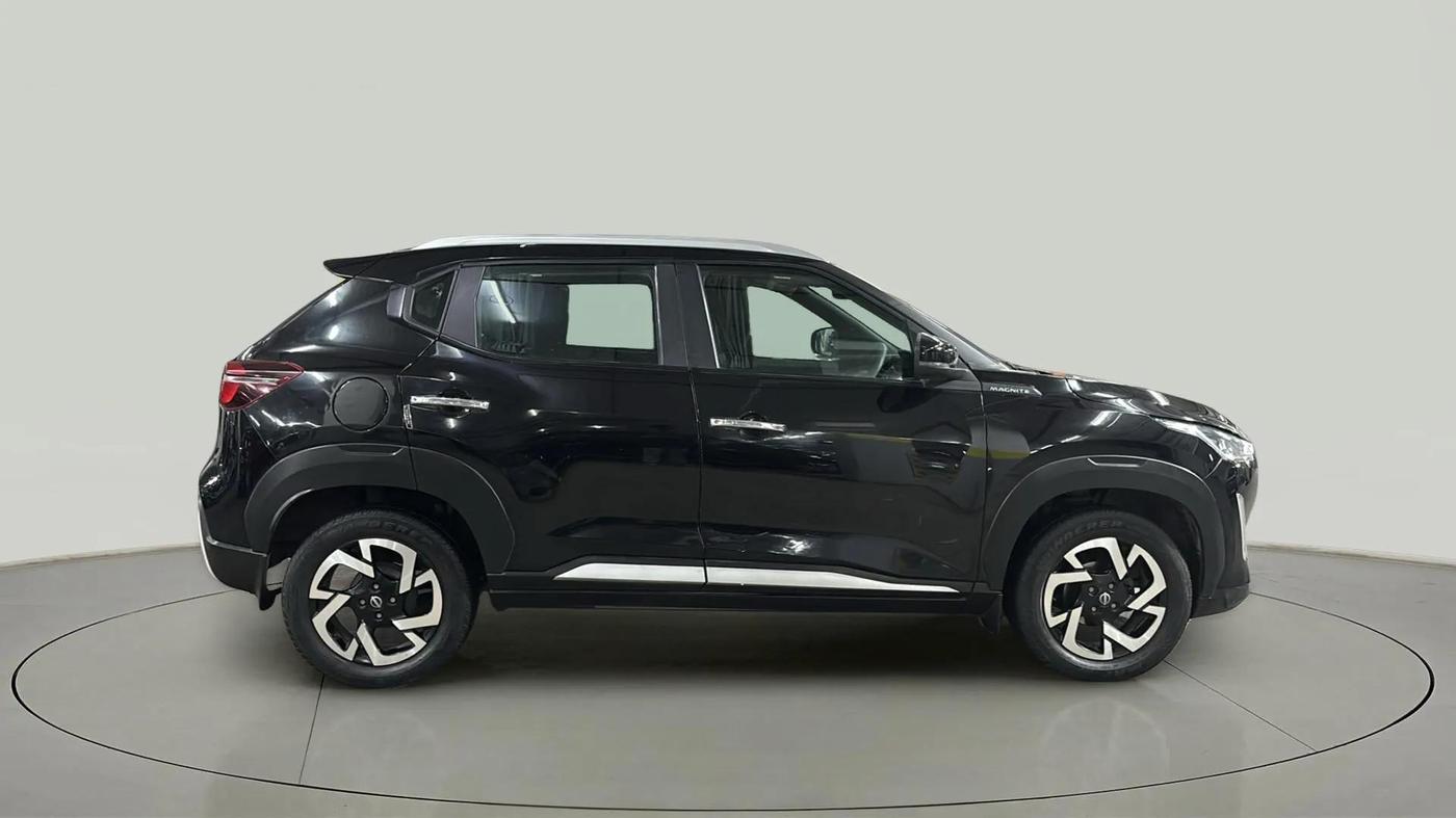 2022 Nissan MAGNITE XV MT, Petrol, Manual, 23,617 km, Right Side View