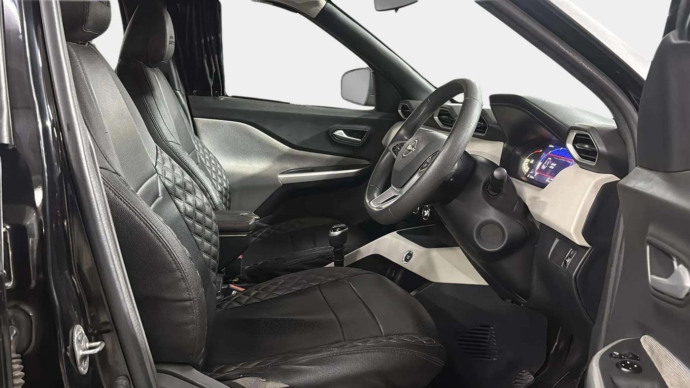 2022 Nissan MAGNITE XV MT, Petrol, Manual, 23,617 km, Right Side Front Door Cabin