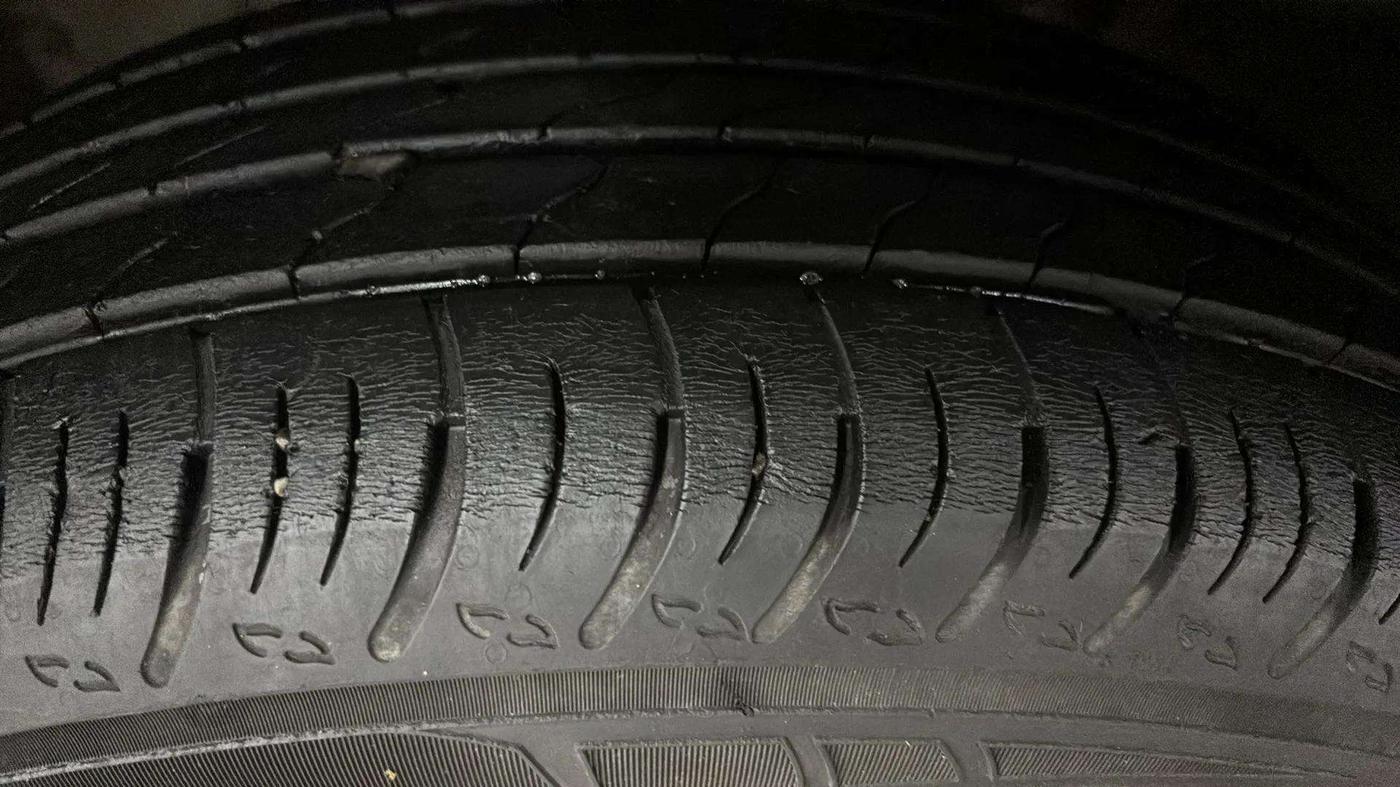 2022 Nissan MAGNITE XV MT, Petrol, Manual, 23,617 km, Left Front Tyre Tread