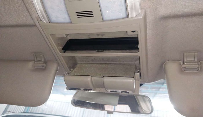 2017 Mahindra XUV500 W6, Diesel, Manual, 91,132 km, Ceiling - Sun Glass Holder not working