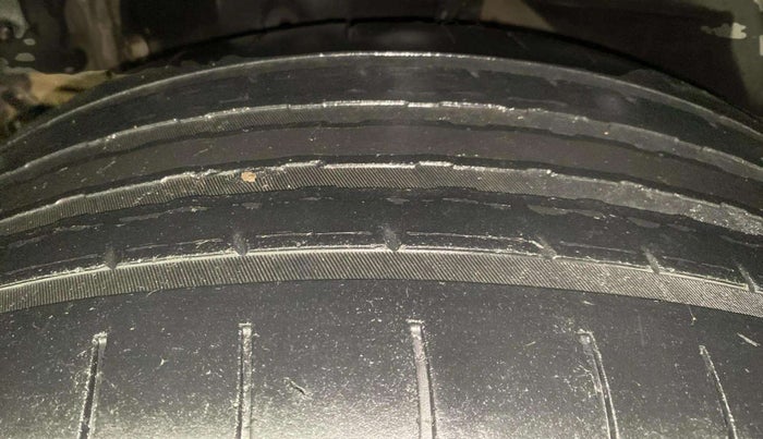 2017 Mahindra XUV500 W6, Diesel, Manual, 91,132 km, Right Rear Tyre Tread