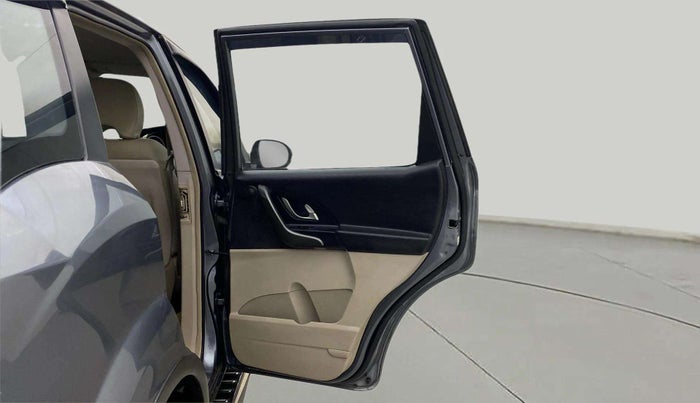 2017 Mahindra XUV500 W6, Diesel, Manual, 91,132 km, RHS Rear Door
