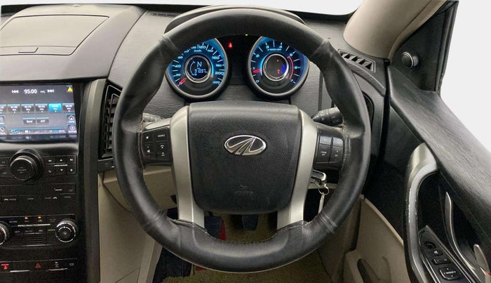 2017 Mahindra XUV500 W6, Diesel, Manual, 91,132 km, Steering Wheel Close Up