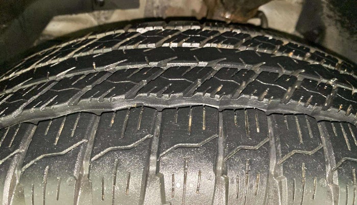 2017 Mahindra XUV500 W6, Diesel, Manual, 91,132 km, Left Front Tyre Tread