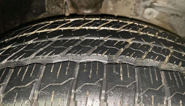2017 Mahindra XUV500 W6, Diesel, Manual, 91,132 km, Right Front Tyre Tread