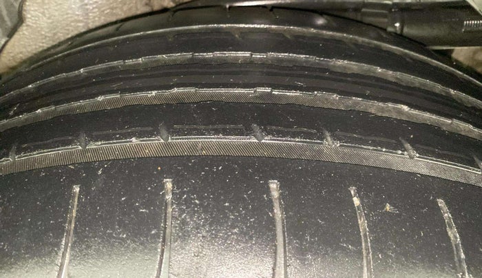 2017 Mahindra XUV500 W6, Diesel, Manual, 91,132 km, Left Rear Tyre Tread