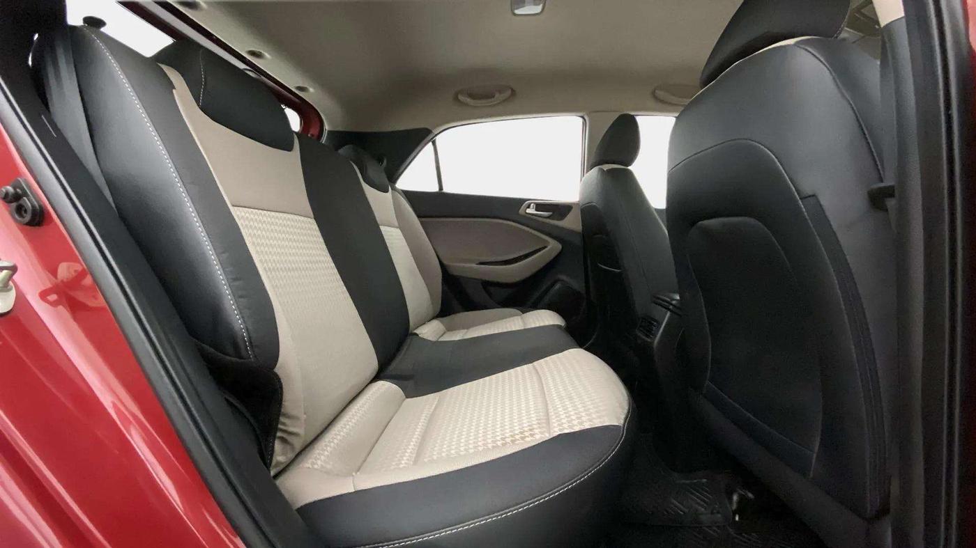 2020 Hyundai Elite i20 SPORTZ PLUS 1.2, Petrol, Manual, 31,943 km, Right Side Rear Door Cabin
