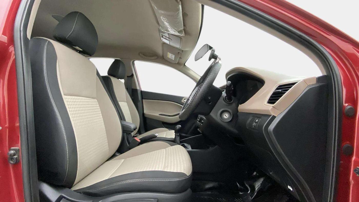 2020 Hyundai Elite i20 SPORTZ PLUS 1.2, Petrol, Manual, 31,943 km, Right Side Front Door Cabin