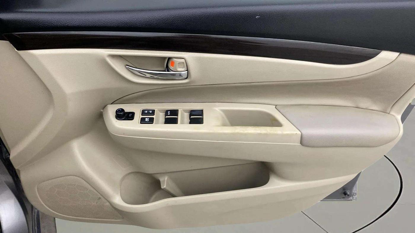 2016 Maruti Ciaz ZXI+, Petrol, Manual, 68,155 km, Driver Side Door Panels Control