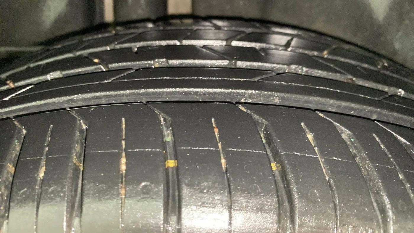 2016 Maruti Ciaz ZXI+, Petrol, Manual, 68,155 km, Right Rear Tyre Tread