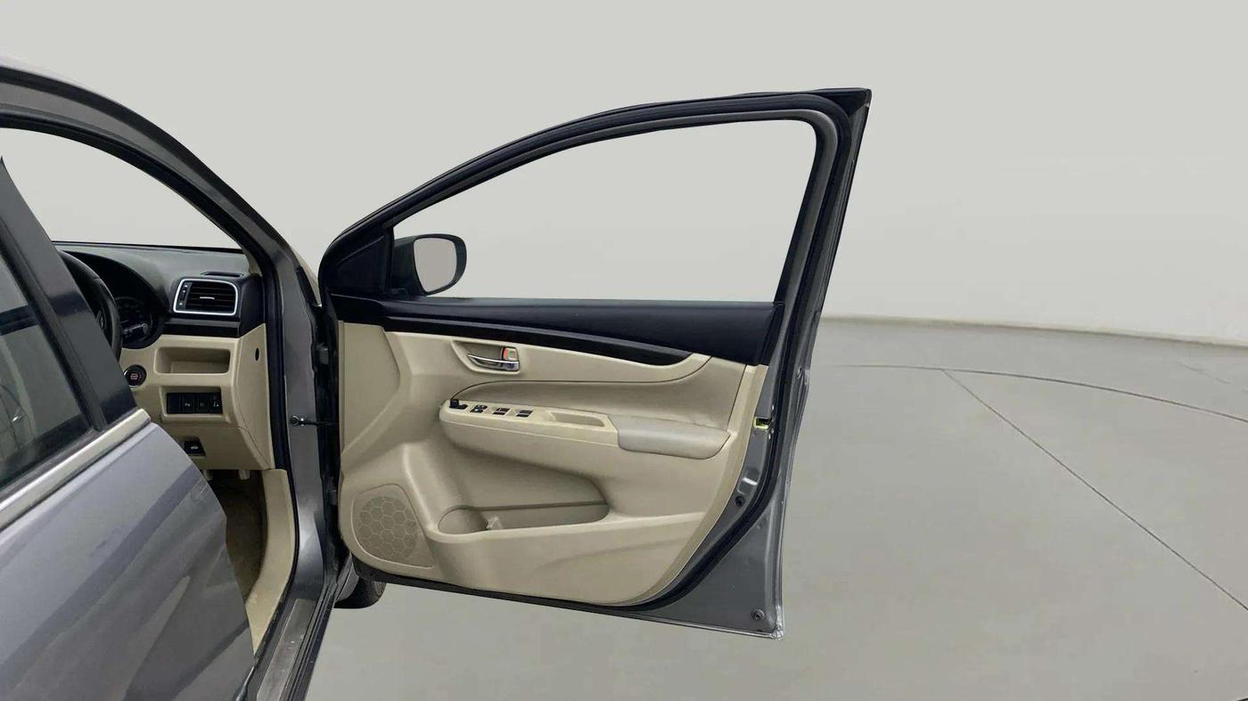 2016 Maruti Ciaz ZXI+, Petrol, Manual, 68,155 km, RHS Front Door