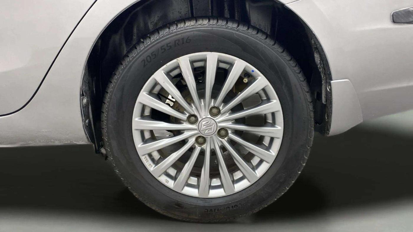 2016 Maruti Ciaz ZXI+, Petrol, Manual, 68,155 km, Left Rear Wheel