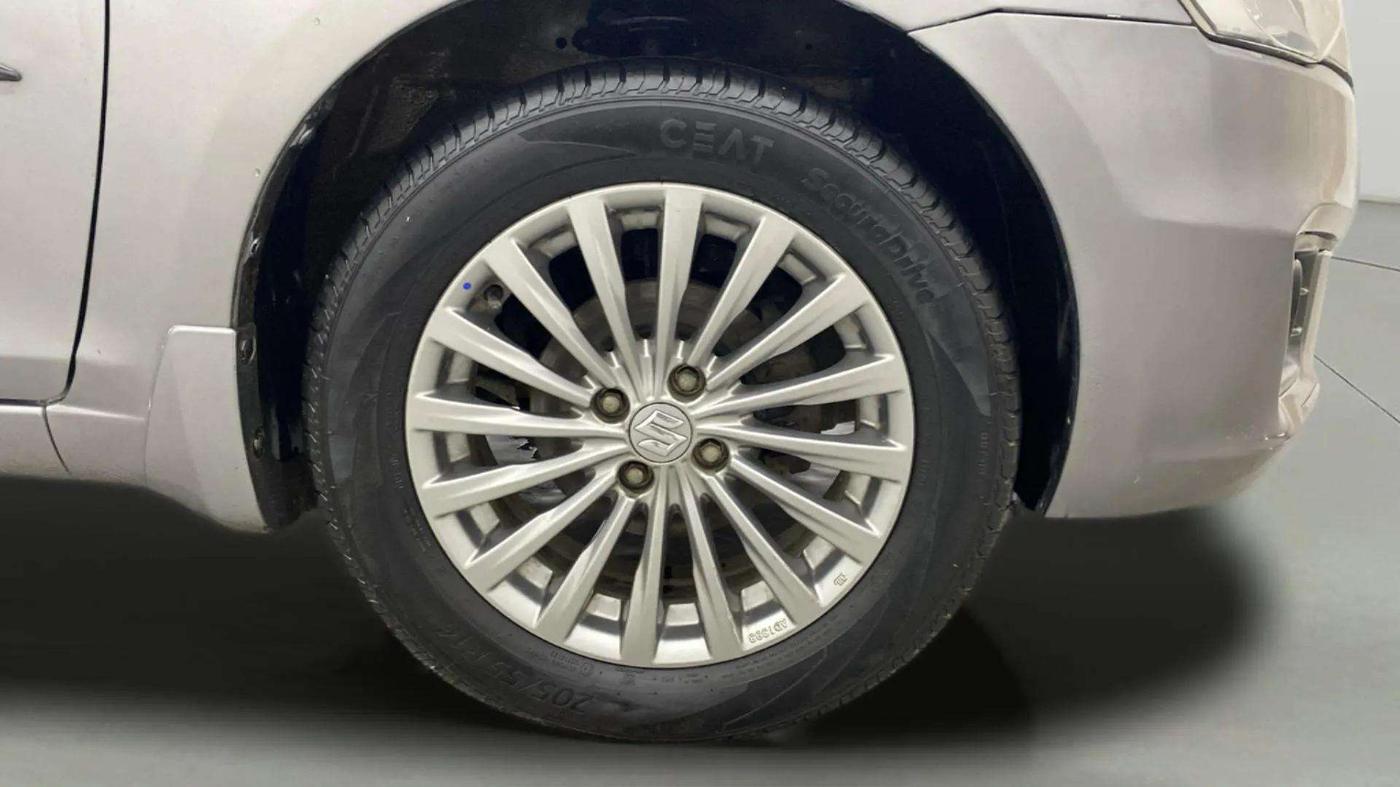 2016 Maruti Ciaz ZXI+, Petrol, Manual, 68,155 km, Right Front Wheel