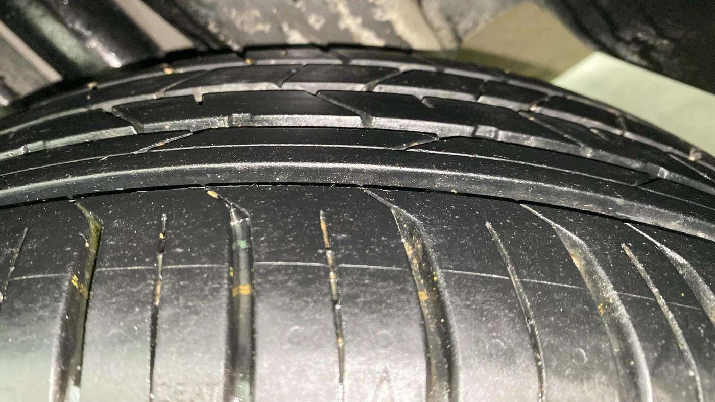 2016 Maruti Ciaz ZXI+, Petrol, Manual, 68,155 km, Left Rear Tyre Tread