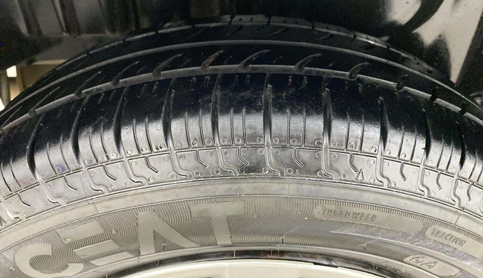 2013 Maruti Swift Dzire VXI, Petrol, Manual, 89,621 km, Right Rear Tyre Tread