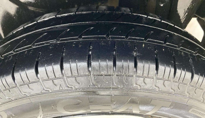 2013 Maruti Swift Dzire VXI, Petrol, Manual, 89,621 km, Left Rear Tyre Tread