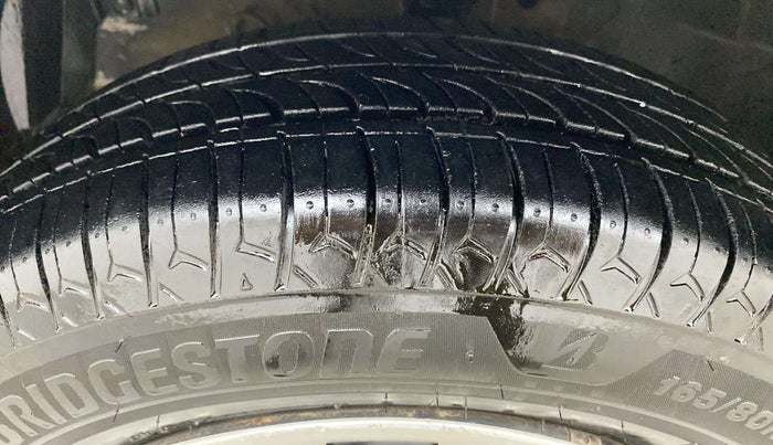 2013 Maruti Swift Dzire VXI, Petrol, Manual, 89,621 km, Left Front Tyre Tread