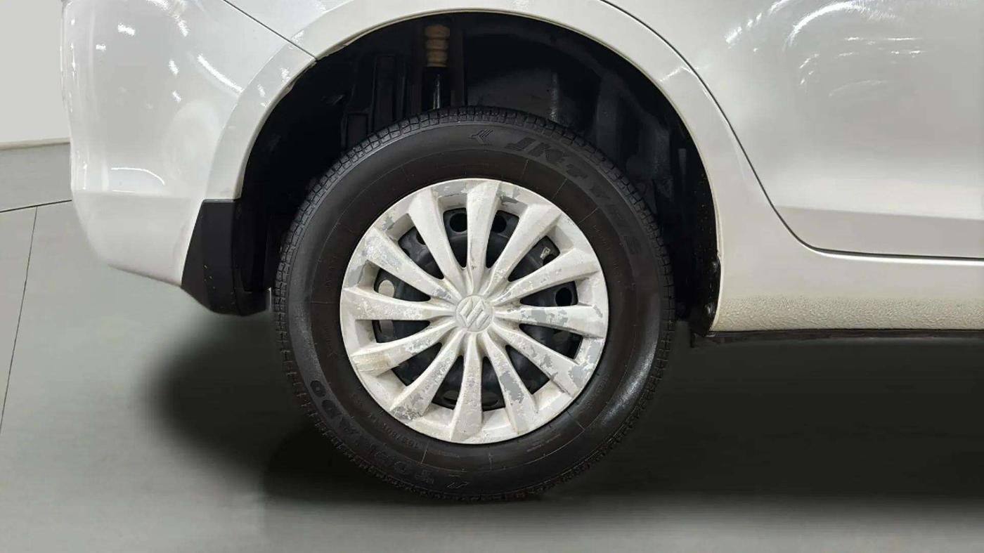 2016 Maruti Swift Dzire VXI, Petrol, Manual, 26,059 km, Right Rear Wheel