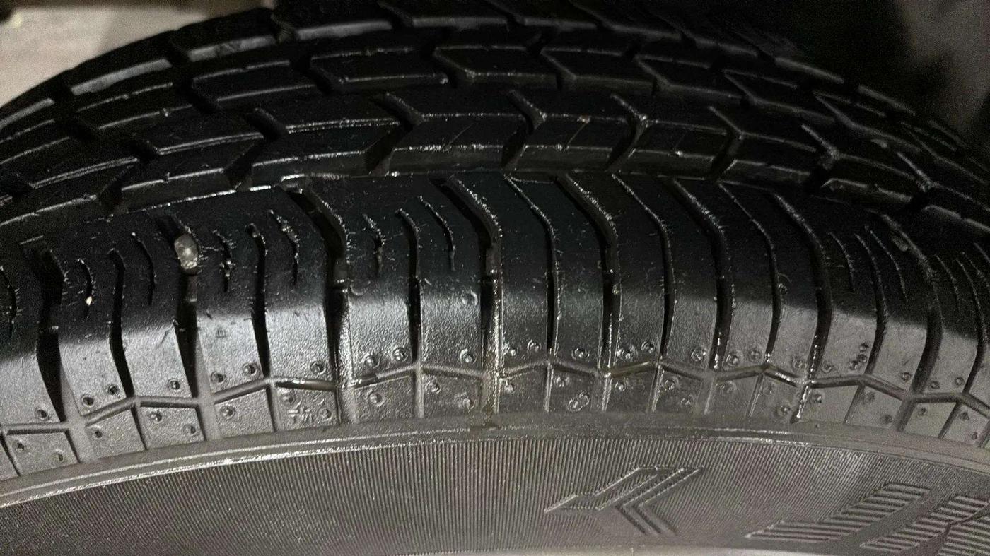 2016 Maruti Swift Dzire VXI, Petrol, Manual, 26,059 km, Right Rear Tyre Tread