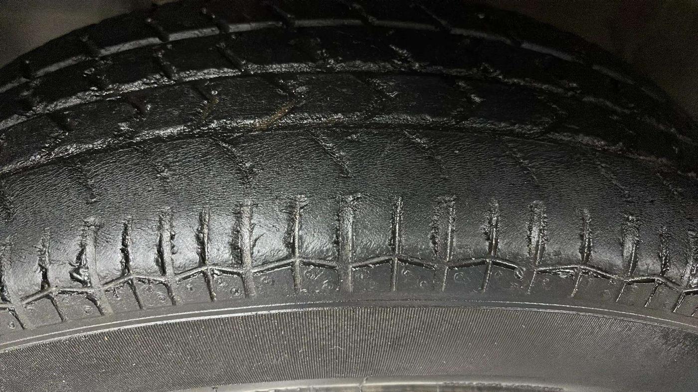 2016 Maruti Swift Dzire VXI, Petrol, Manual, 26,059 km, Left Front Tyre Tread