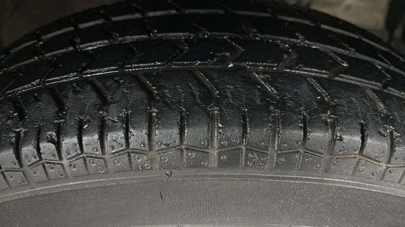 2016 Maruti Swift Dzire VXI, Petrol, Manual, 26,059 km, Right Front Tyre Tread