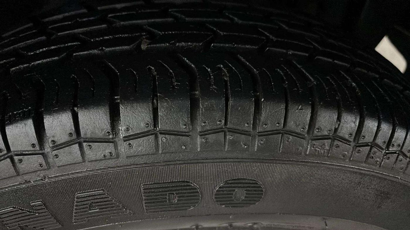 2016 Maruti Swift Dzire VXI, Petrol, Manual, 26,059 km, Left Rear Tyre Tread