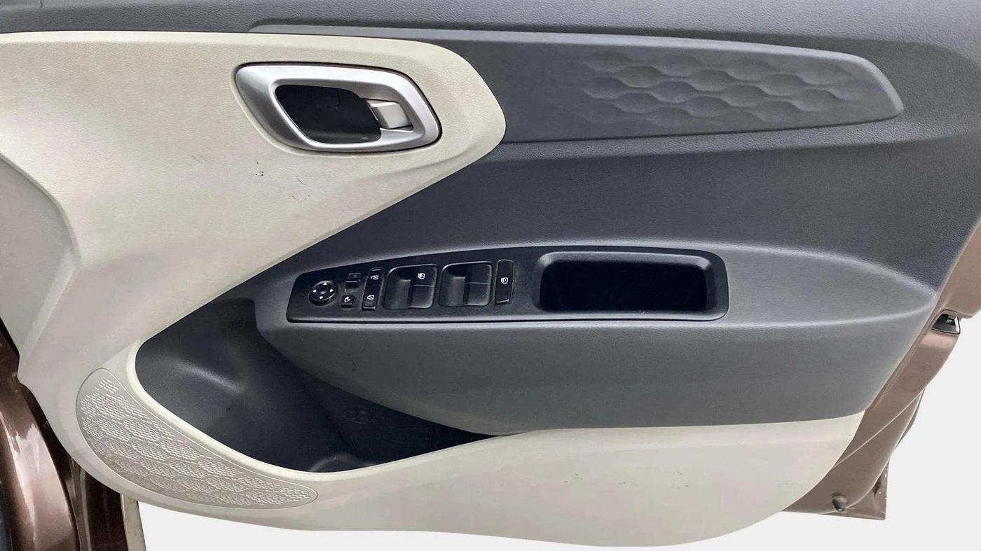 2020 Hyundai AURA SX 1.2 (O), Petrol, Manual, 19,666 km, Driver Side Door Panels Control