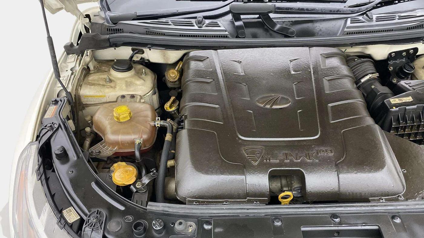 2020 Mahindra XUV500 W11, Diesel, Manual, 60,406 km, Engine View - Right