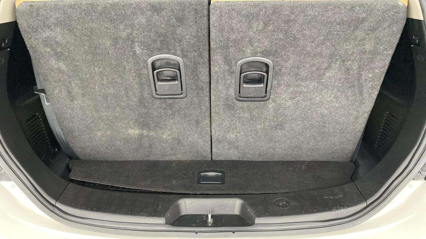 2020 Mahindra XUV500 W11, Diesel, Manual, 60,406 km, Boot Inside