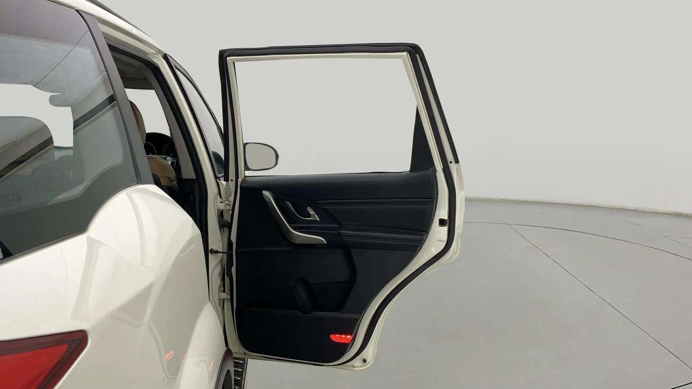 2020 Mahindra XUV500 W11, Diesel, Manual, 60,406 km, RHS Rear Door