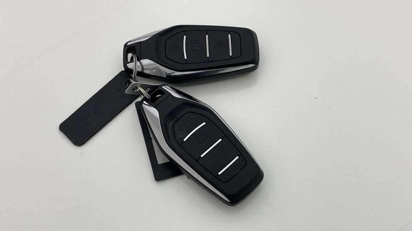 2020 Mahindra XUV500 W11, Diesel, Manual, 60,406 km, Key Close Up
