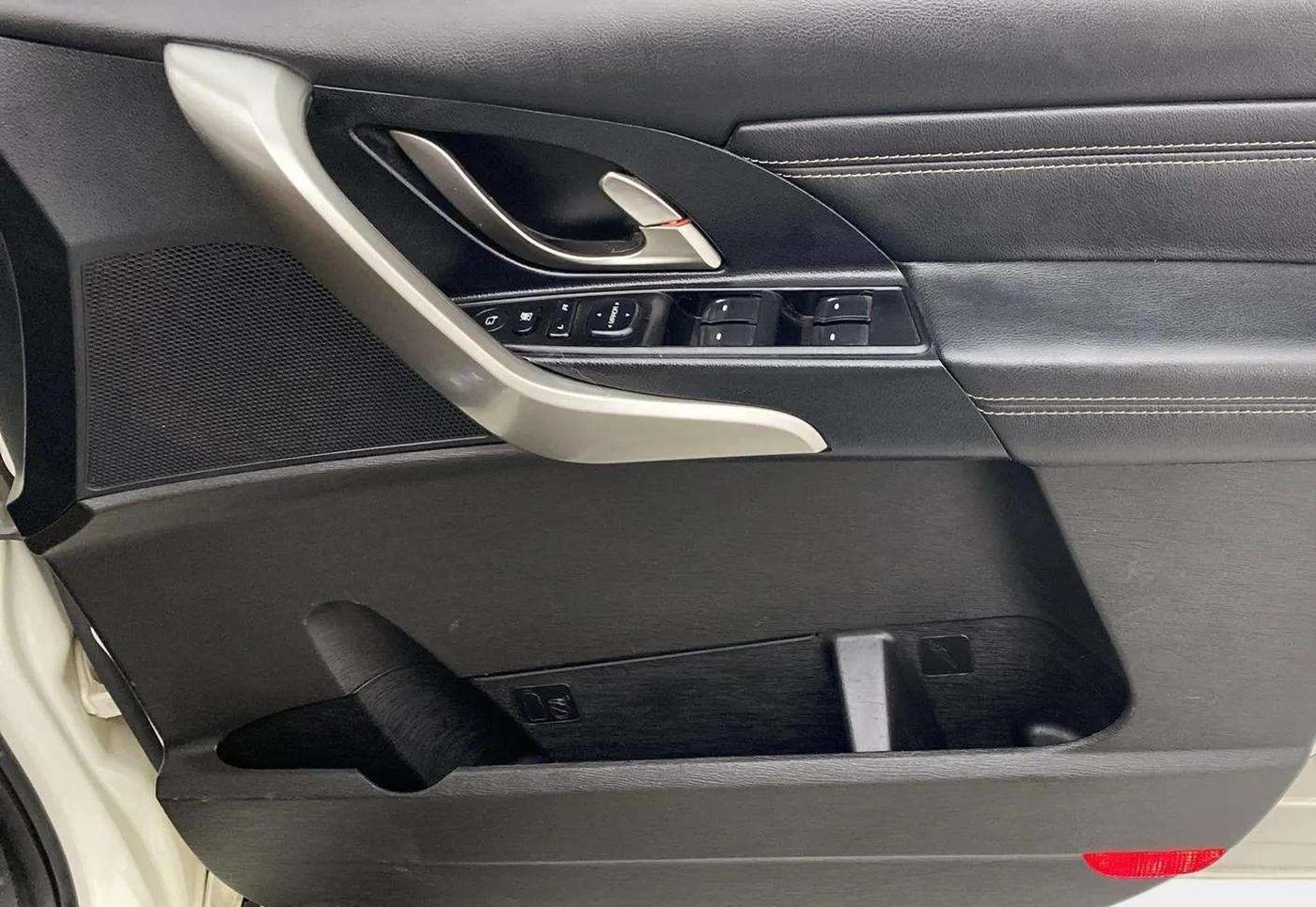 2020 Mahindra XUV500 W11, Diesel, Manual, 60,406 km, Driver Side Door Panels Control