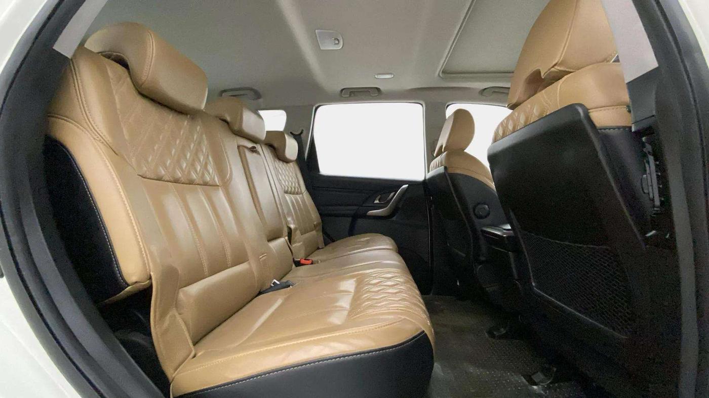 2020 Mahindra XUV500 W11, Diesel, Manual, 60,406 km, Right Side Rear Door Cabin