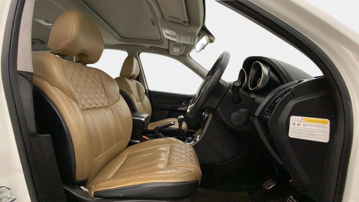 2020 Mahindra XUV500 W11, Diesel, Manual, 60,406 km, Right Side Front Door Cabin