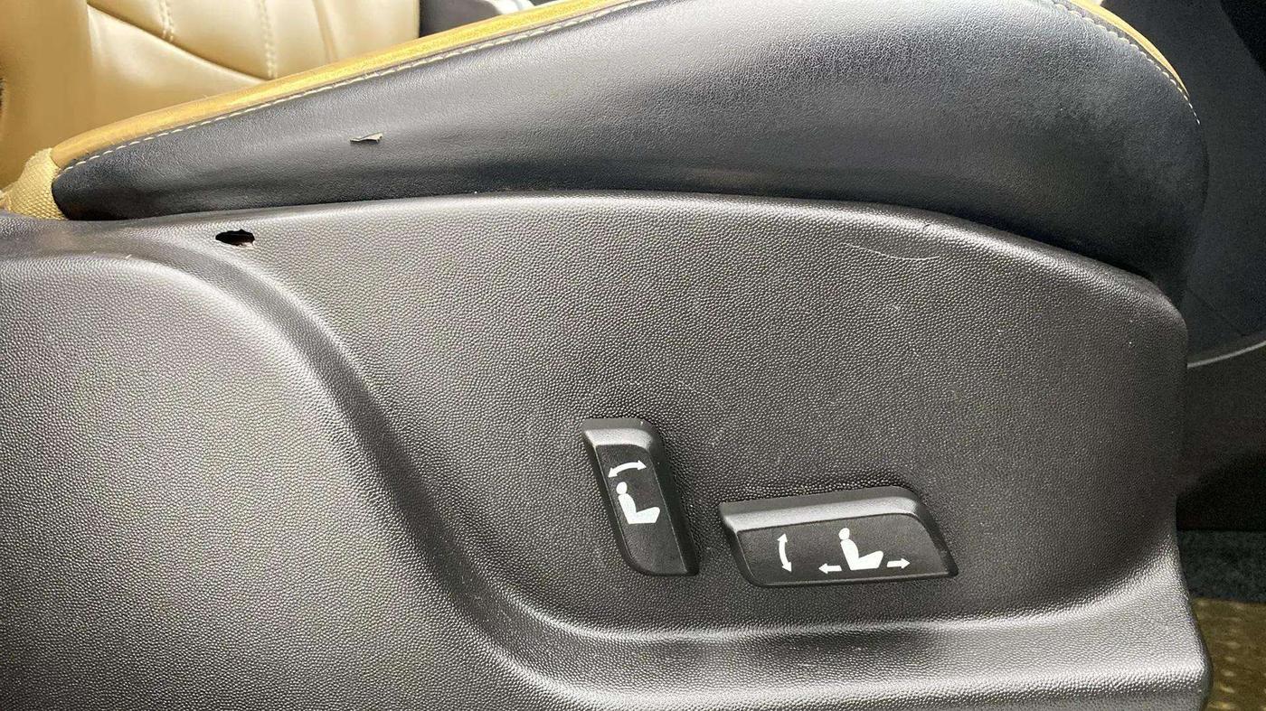 2020 Mahindra XUV500 W11, Diesel, Manual, 60,406 km, Driver Side Adjustment Panel