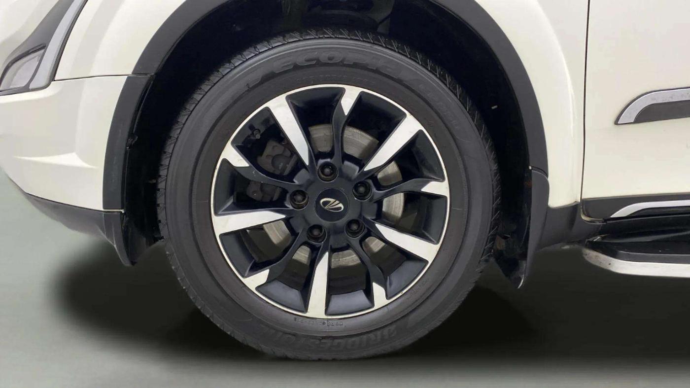 2020 Mahindra XUV500 W11, Diesel, Manual, 60,406 km, Left Front Wheel