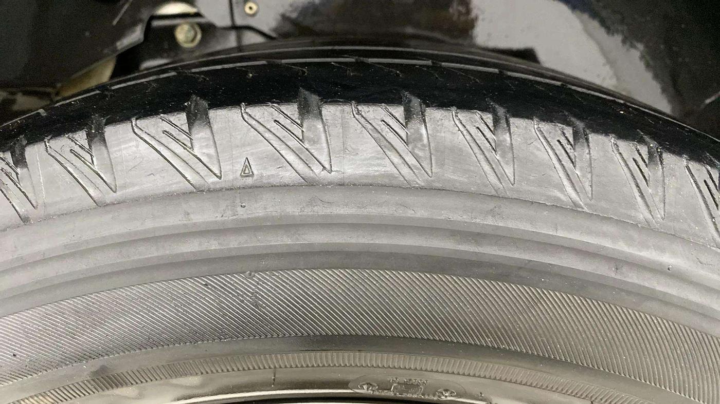2020 Mahindra XUV500 W11, Diesel, Manual, 60,406 km, Right Rear Tyre Tread