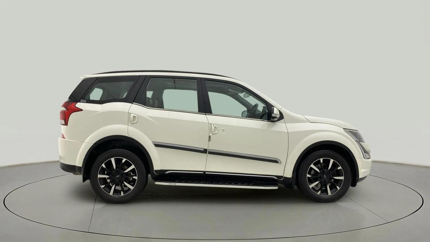 2020 Mahindra XUV500 W11, Diesel, Manual, 60,406 km, Right Side View