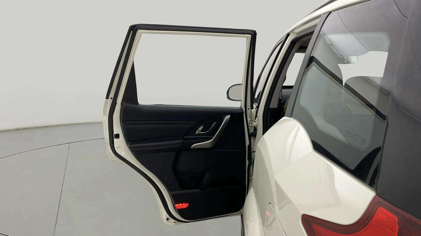 2020 Mahindra XUV500 W11, Diesel, Manual, 60,406 km, LHS Rear Door