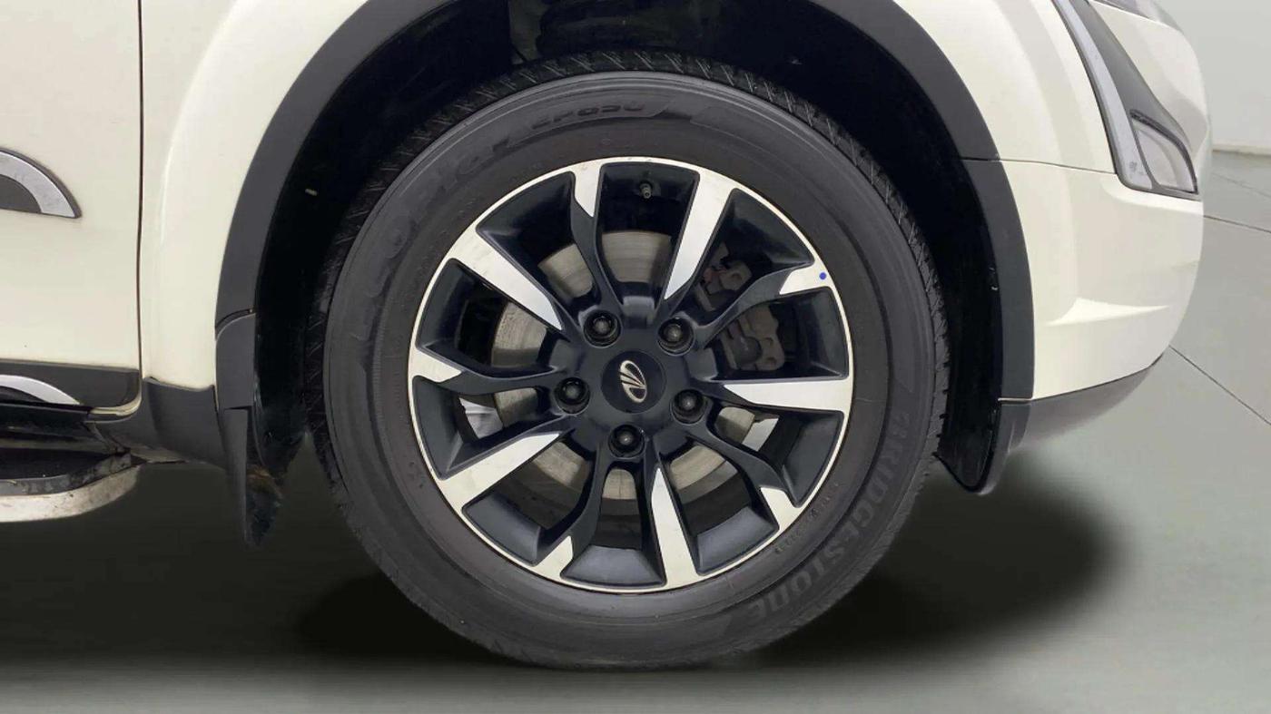 2020 Mahindra XUV500 W11, Diesel, Manual, 60,406 km, Right Front Wheel