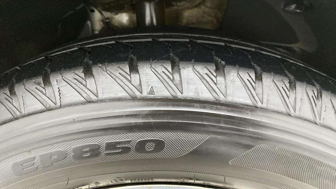 2020 Mahindra XUV500 W11, Diesel, Manual, 60,406 km, Right Front Tyre Tread