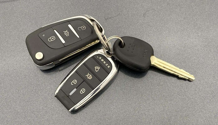 2023 KIA SONET  HTE 1.5 DIESEL IMT , Diesel, Manual, 38,070 km, Key Close Up