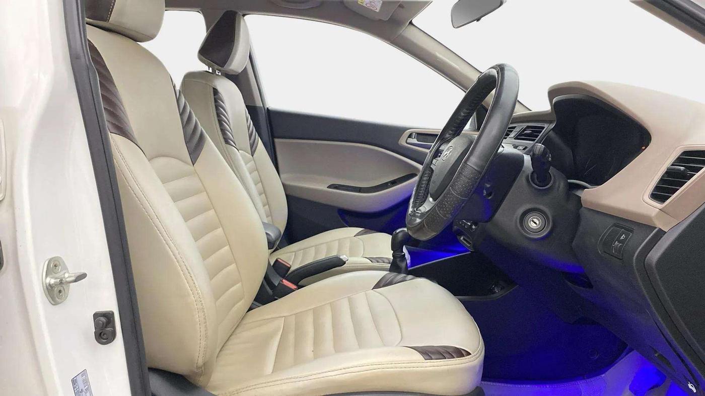 2017 Hyundai Elite i20 SPORTZ 1.2, Petrol, Manual, 54,803 km, Right Side Front Door Cabin